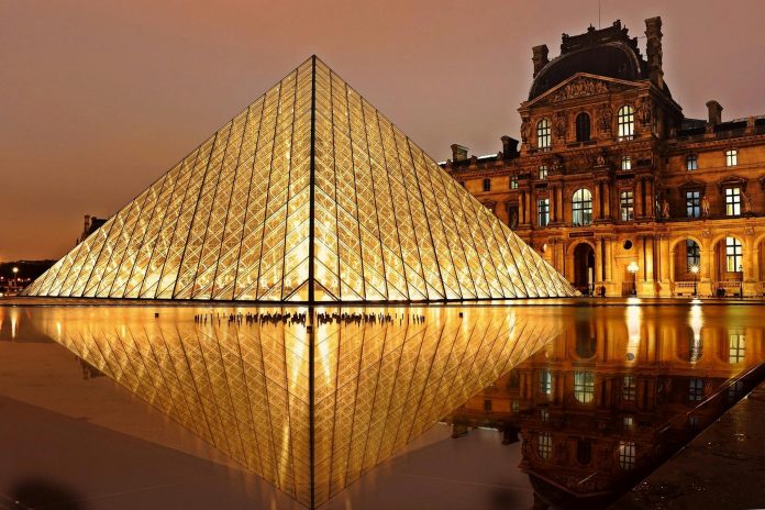 louvre museum piramyd paris